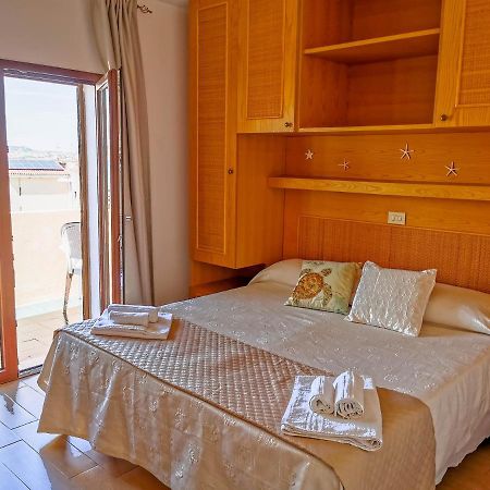 Hotel Del Porto Палау Екстериор снимка