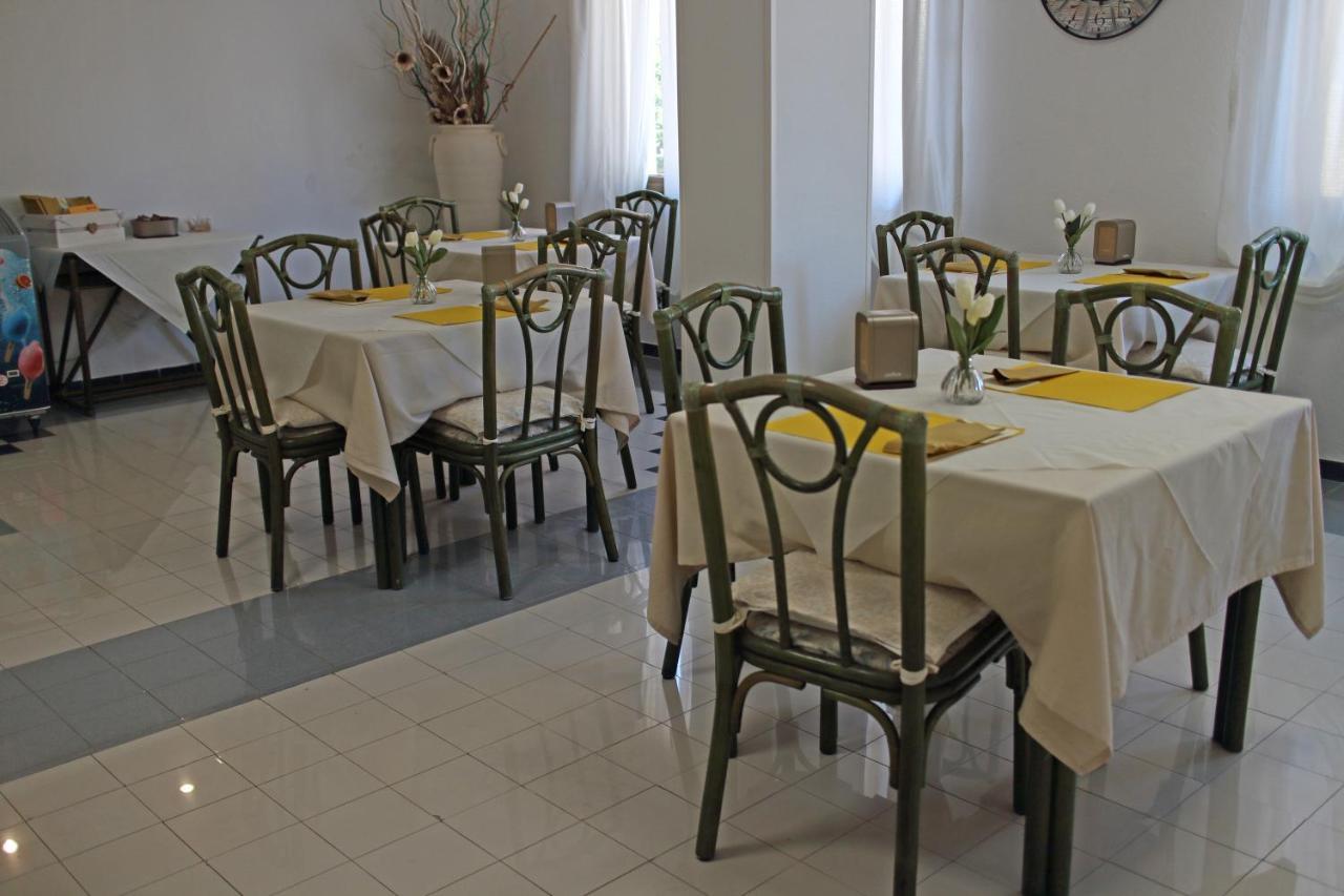 Hotel Del Porto Палау Екстериор снимка