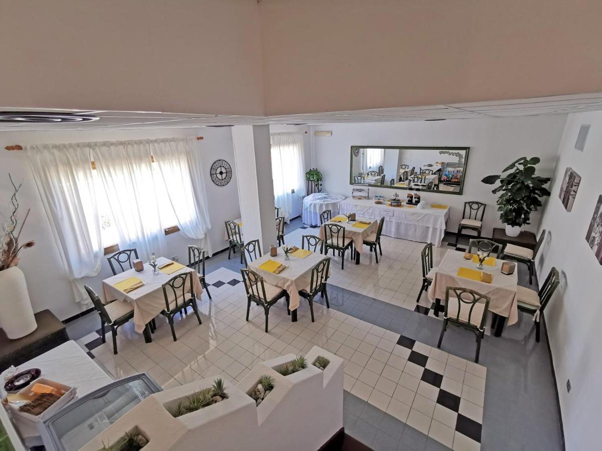 Hotel Del Porto Палау Екстериор снимка
