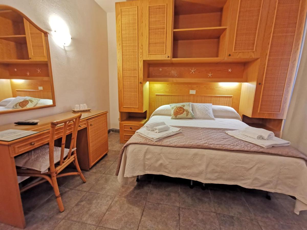 Hotel Del Porto Палау Екстериор снимка