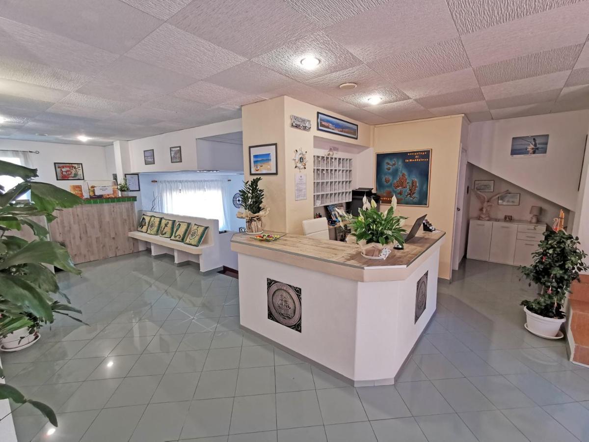 Hotel Del Porto Палау Екстериор снимка