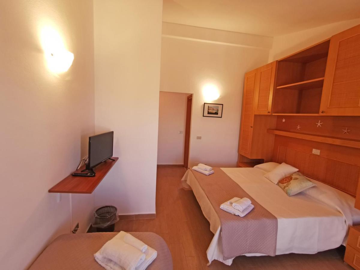 Hotel Del Porto Палау Екстериор снимка
