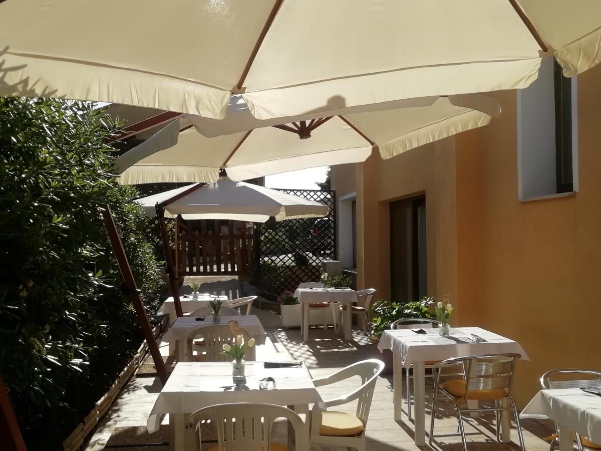 Hotel Del Porto Палау Екстериор снимка